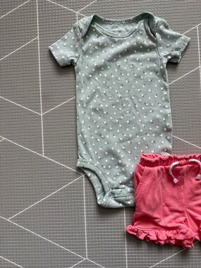 Carters|Baby Girl Sage green ditsy floral Onesie and coral Shorts Summer set•••